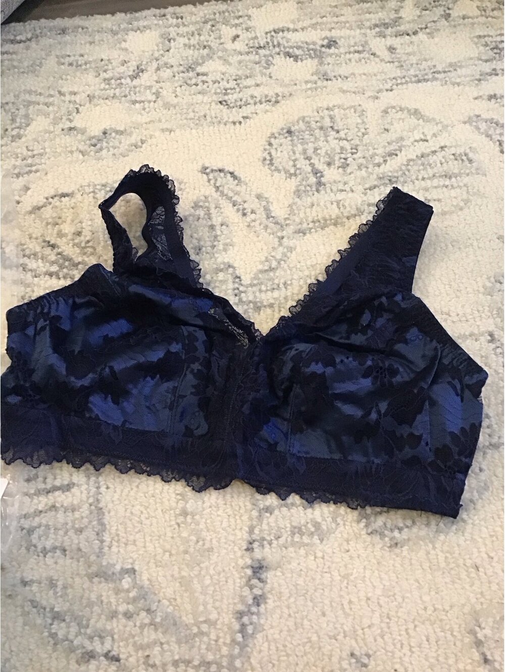 Breezies, medium bralette, soft support unlined lace, new, wirefree